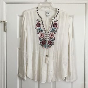 Lk New CODE BLEU white embroidered floral top M